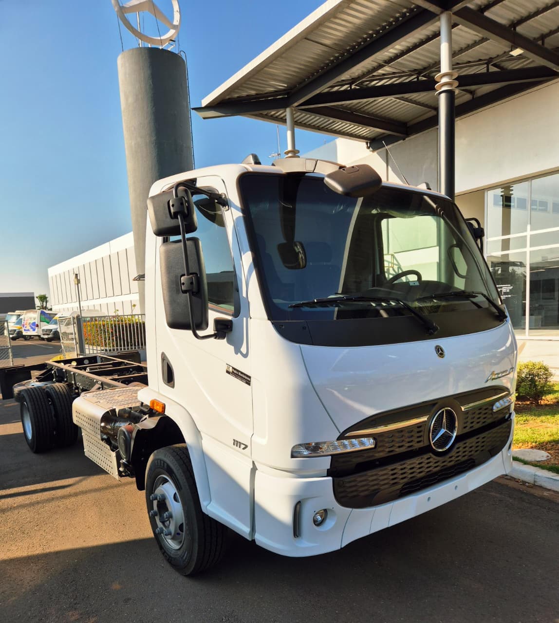 Novo Accelo 1117 4x2 - 2025 - 0KM