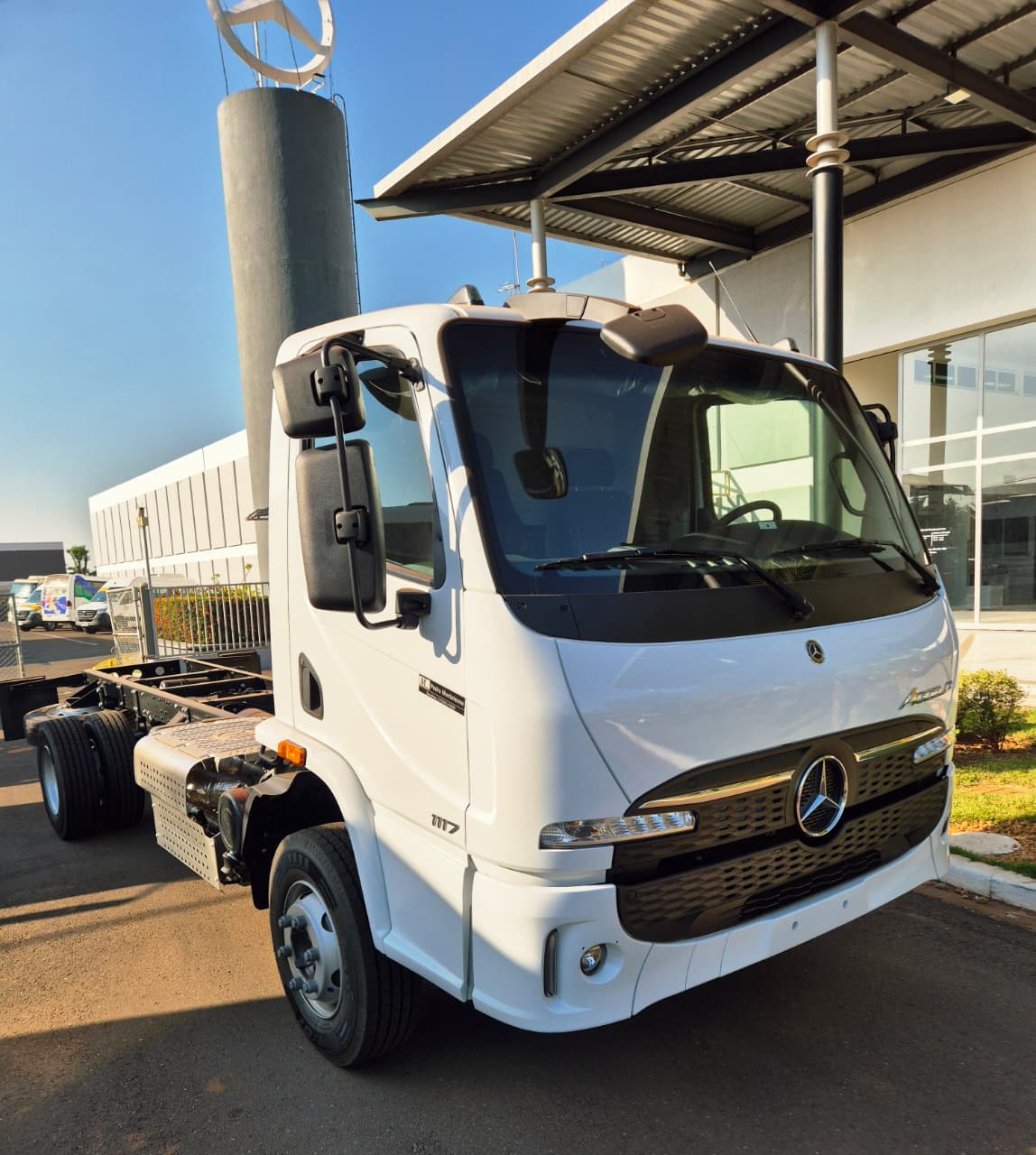 Novo Accelo 1117 4x2 - 2025 - 0KM